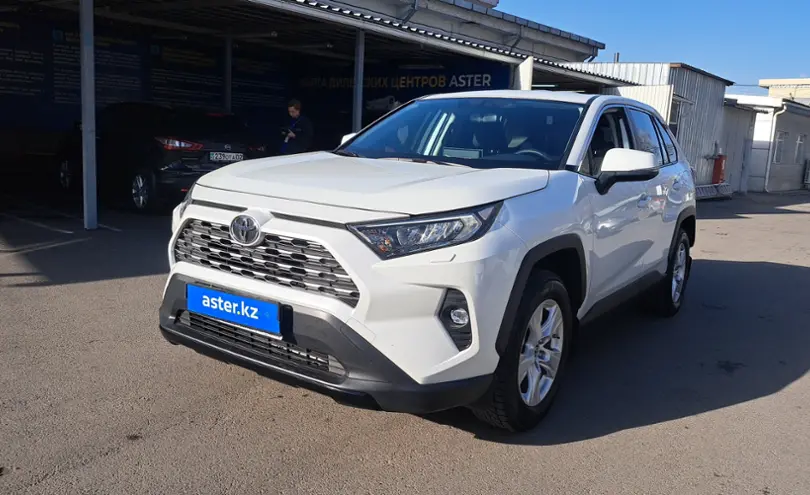 Toyota RAV4 2020 года за 17 000 000 тг. в Алматы