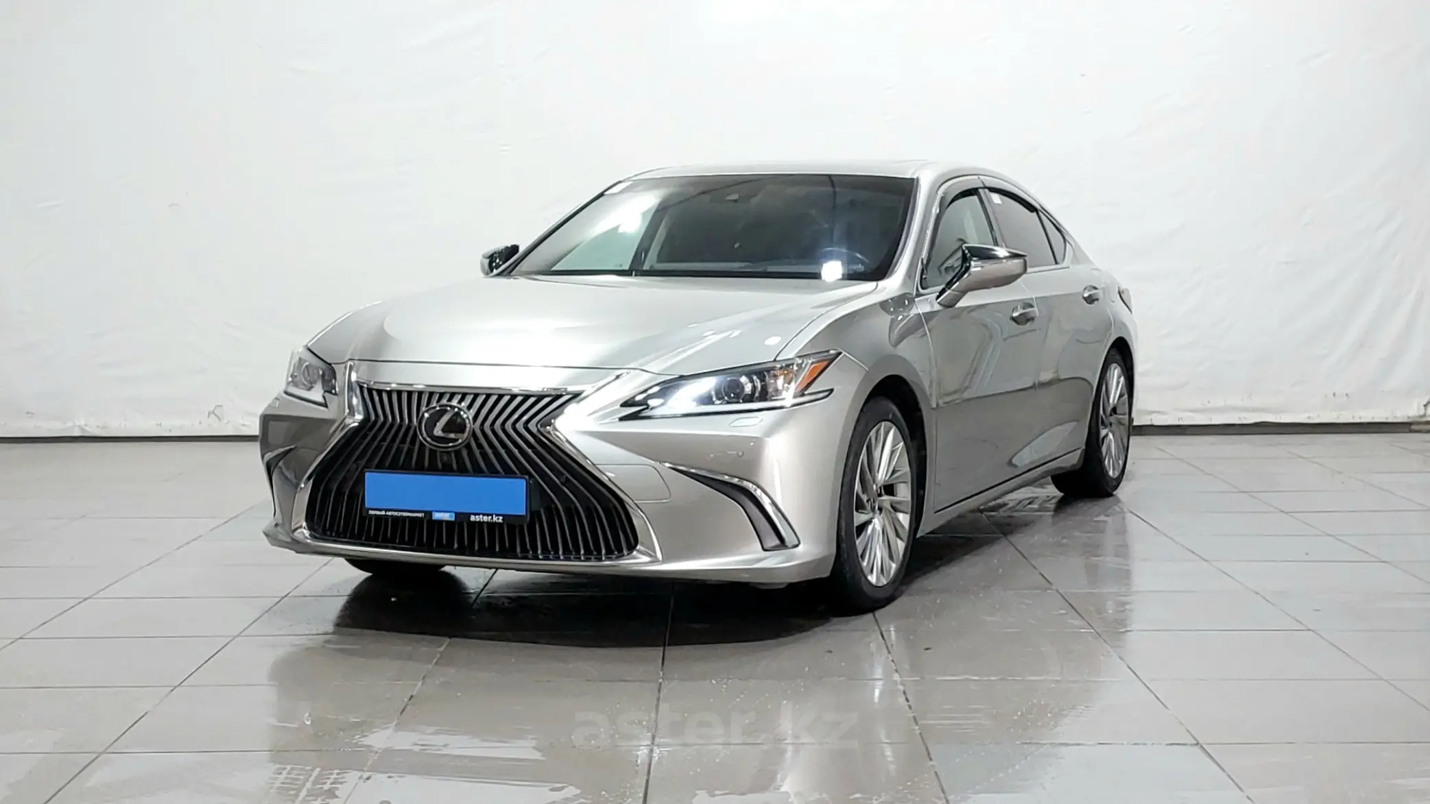 Lexus ES 2019