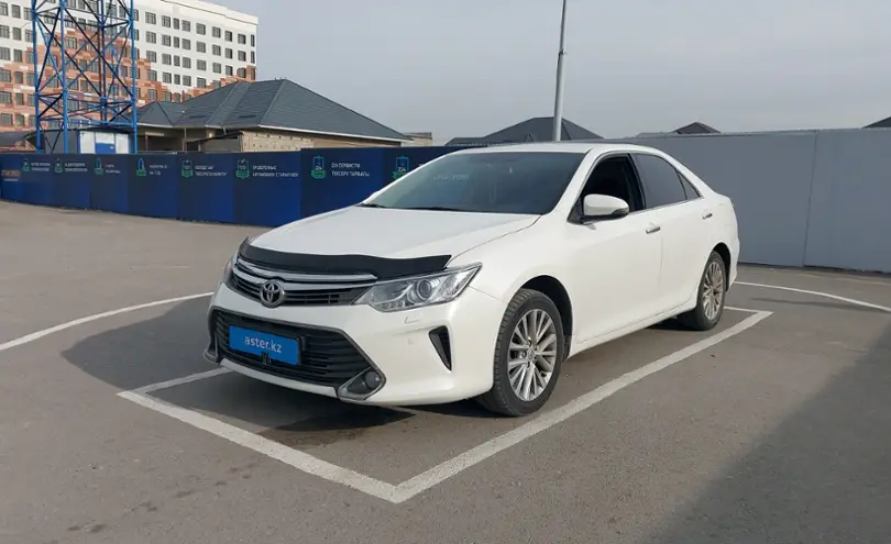 Toyota Camry 2015 Р±РµР»С‹Р№ Р·РёРјРЅРёР№