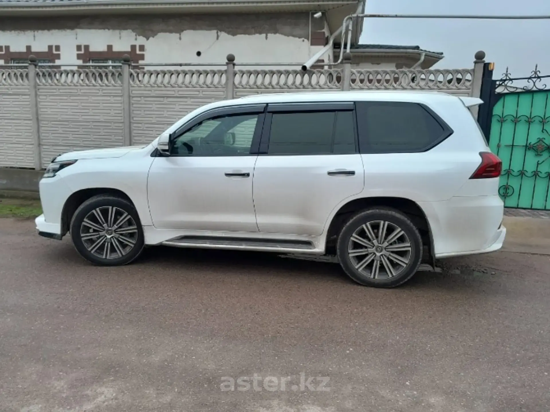 Lexus LX 2020