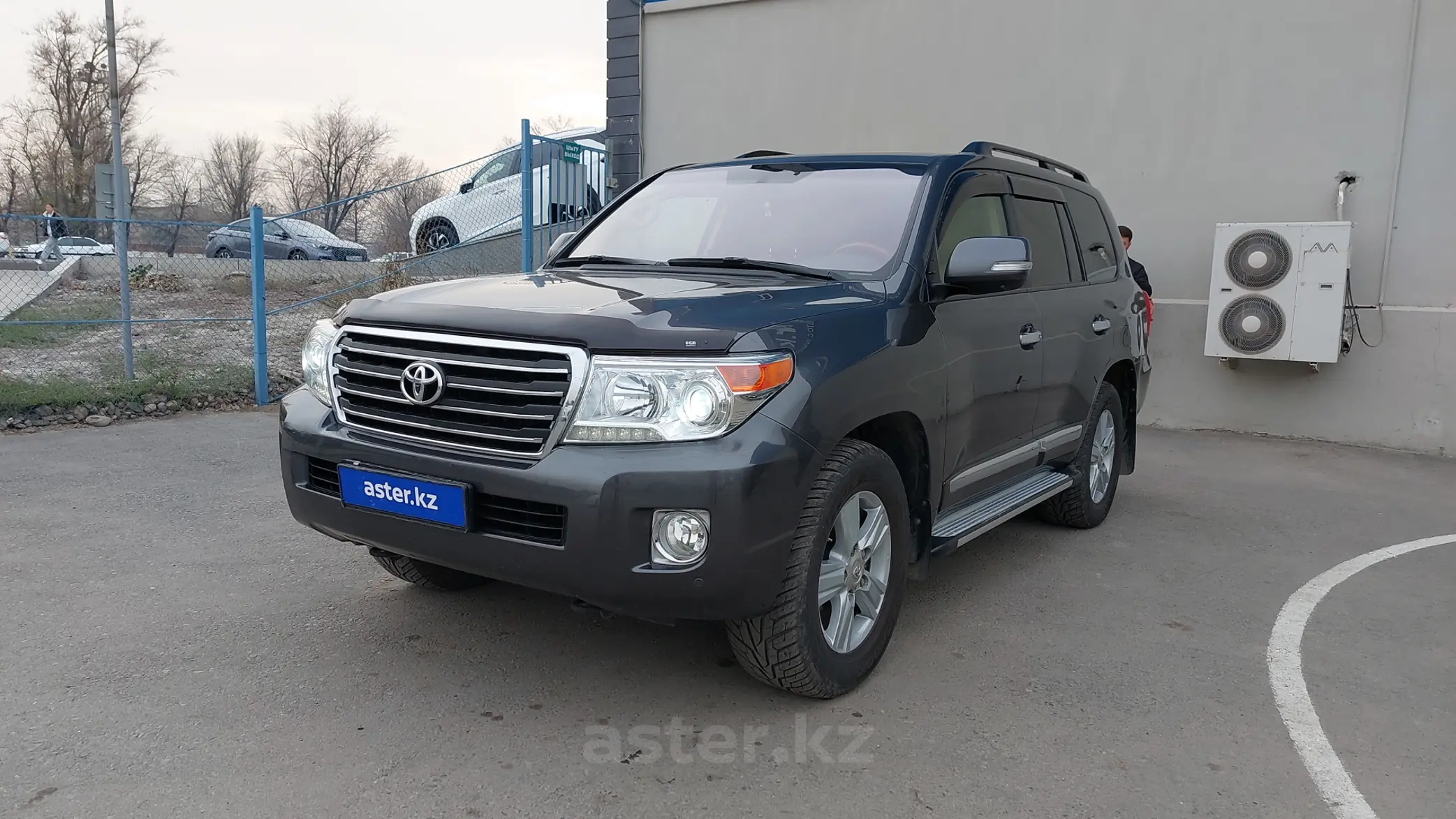 Toyota Land Cruiser 2013