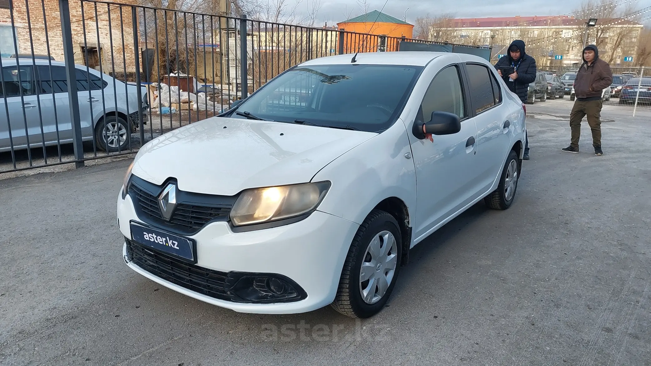 Купить Renault Logan 2015 года в Актобе, цена 2800000 тенге. Продажа  Renault Logan в Актобе - Aster.kz. №c966700