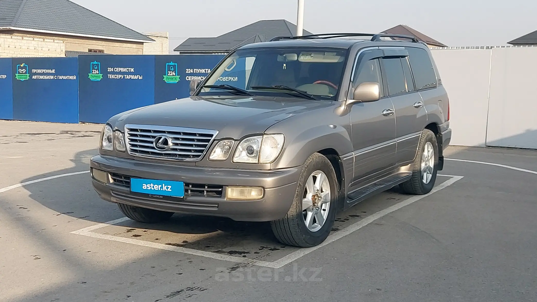 Lexus LX 2000