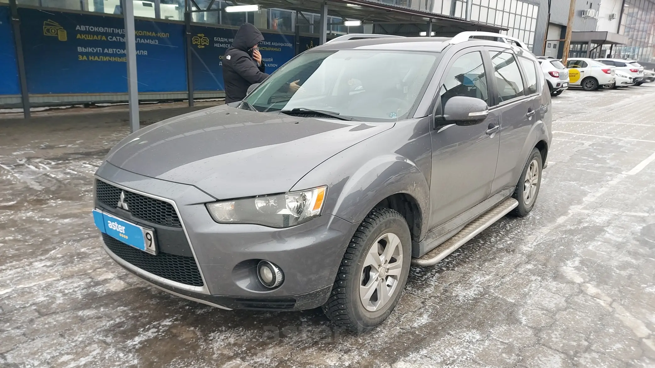 Mitsubishi Outlander 2010 сзади