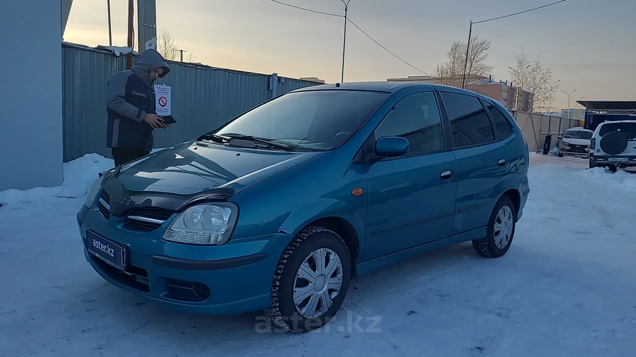 Nissan Almera Tino 2003