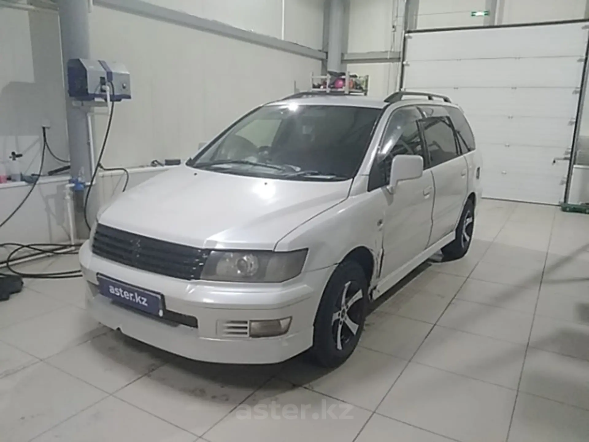 Mitsubishi Chariot 1998