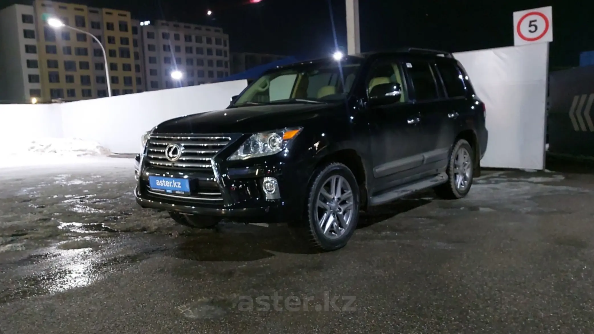 Lexus LX 2013