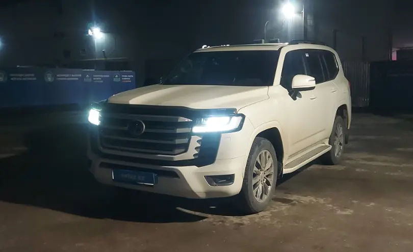 Toyota Land Cruiser 2023 года за 65 000 000 тг. в Шымкент