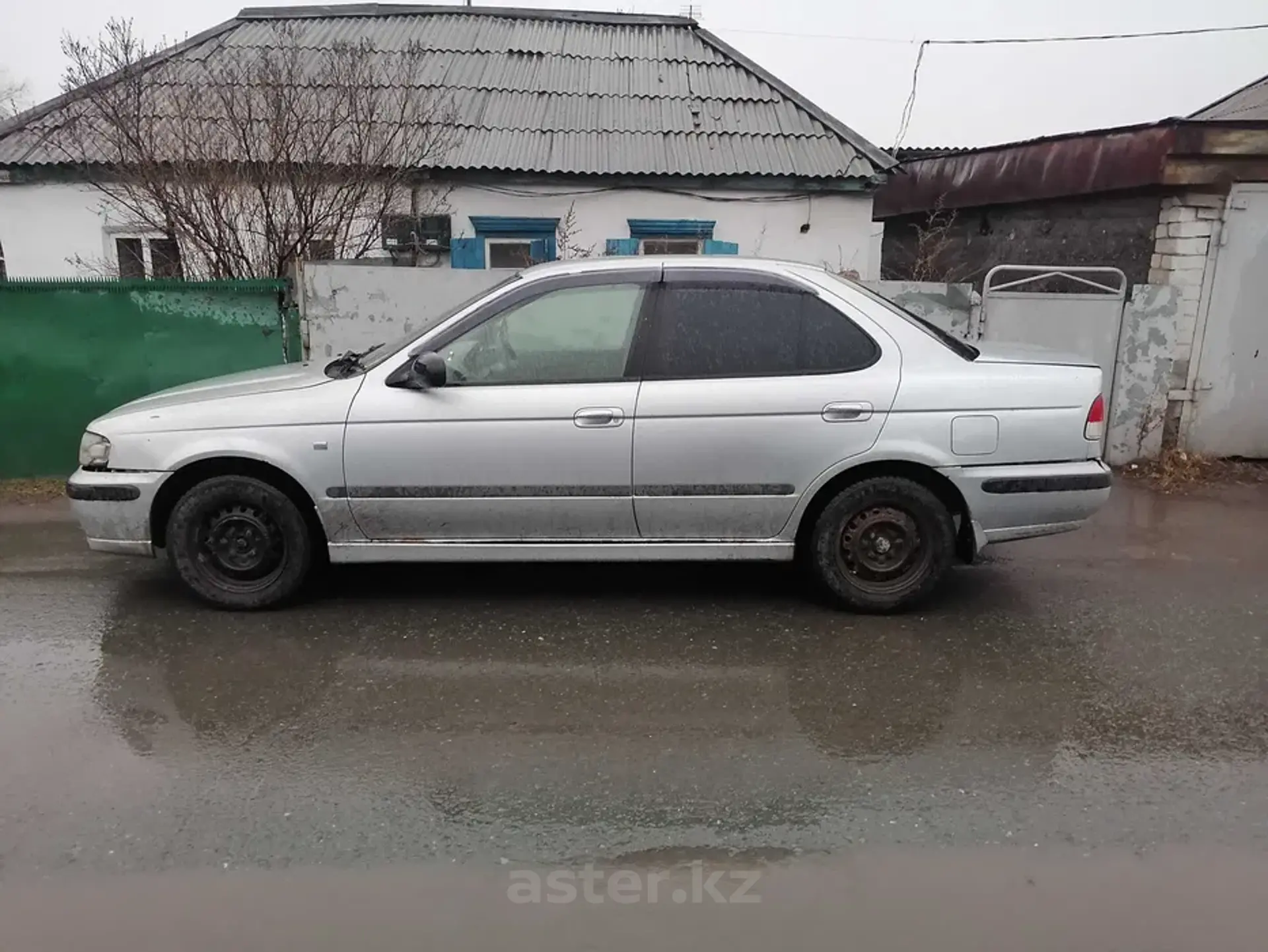 Nissan Sunny 2000