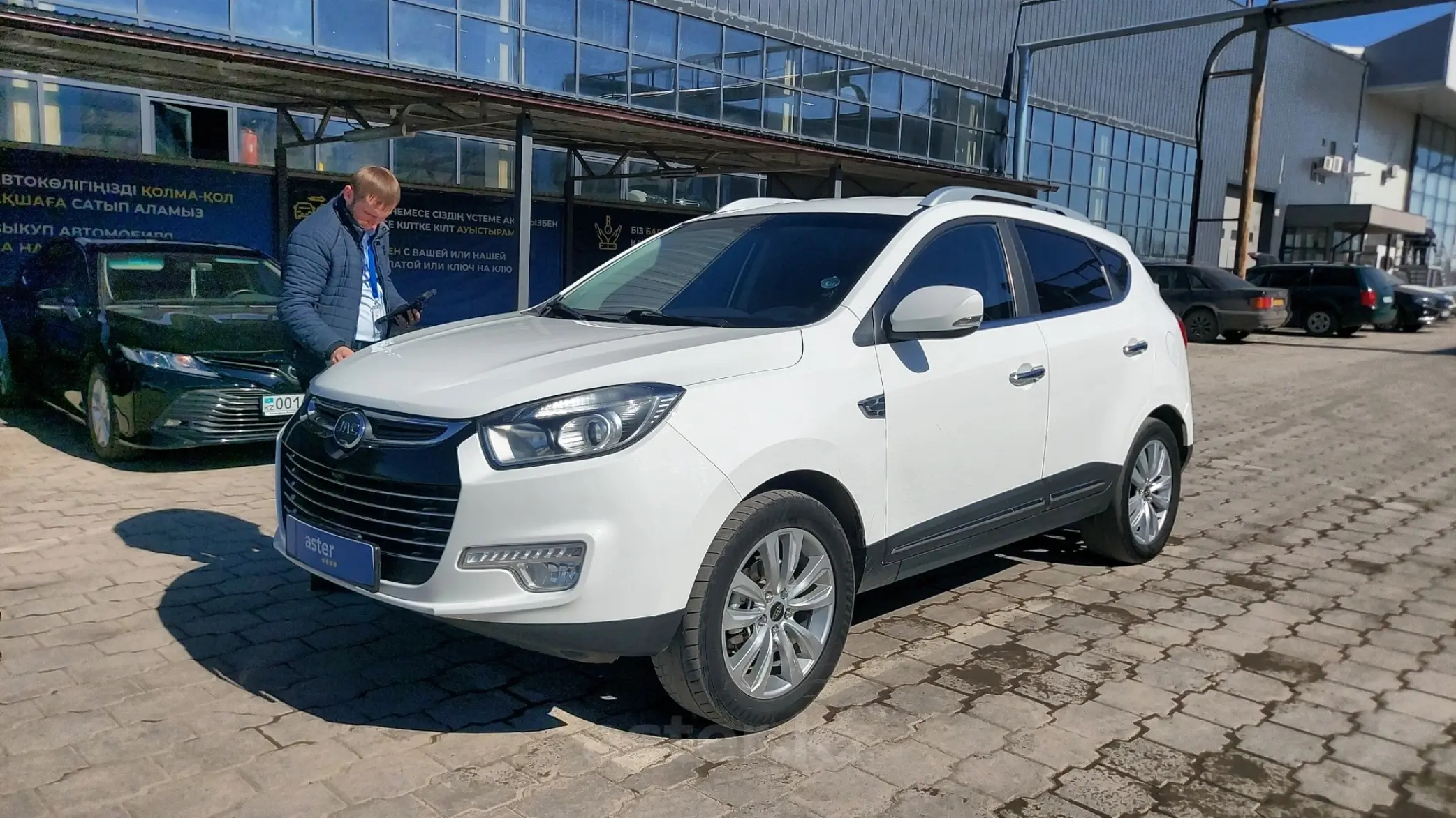Jac s3 2023. Х рей 2018 года цена. Jac караганда. Кристал джак. Кузовной ремонт lada xray.