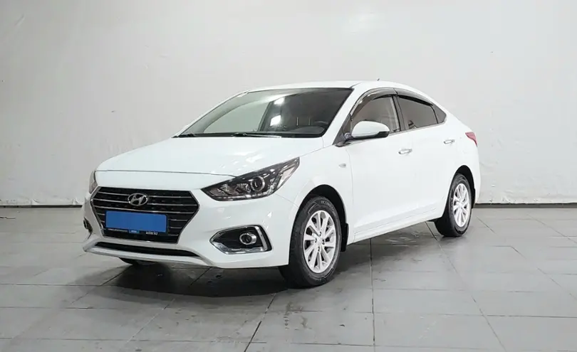 Hyundai Accent 2015.