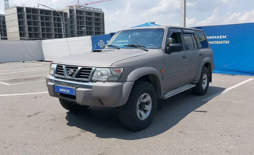 Нәпсіқұмар әтеш әйелдердің киімін киіп, трансвеститтің шұңқырын сорып алады.