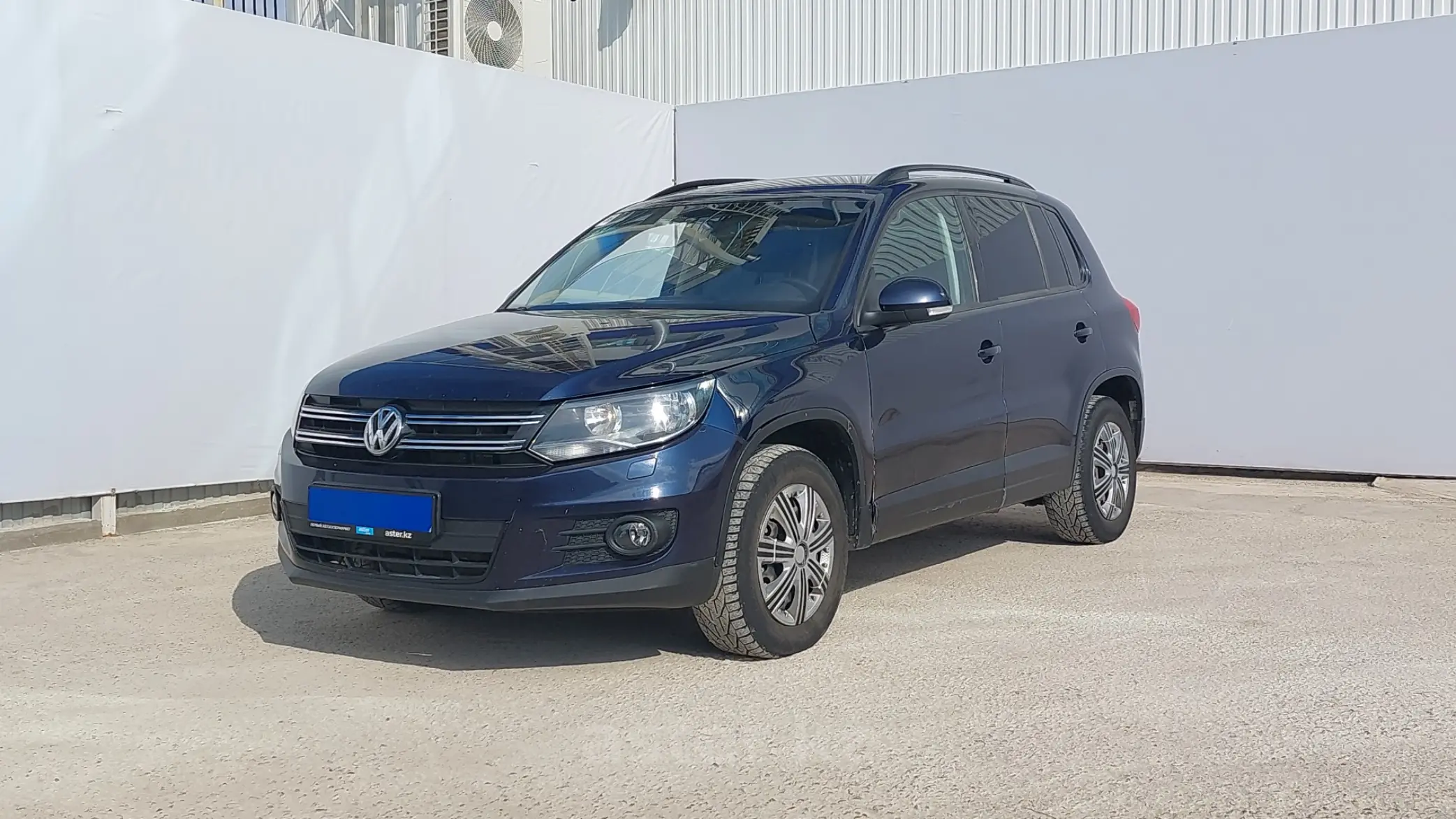 Volkswagen Tiguan 2015 синий