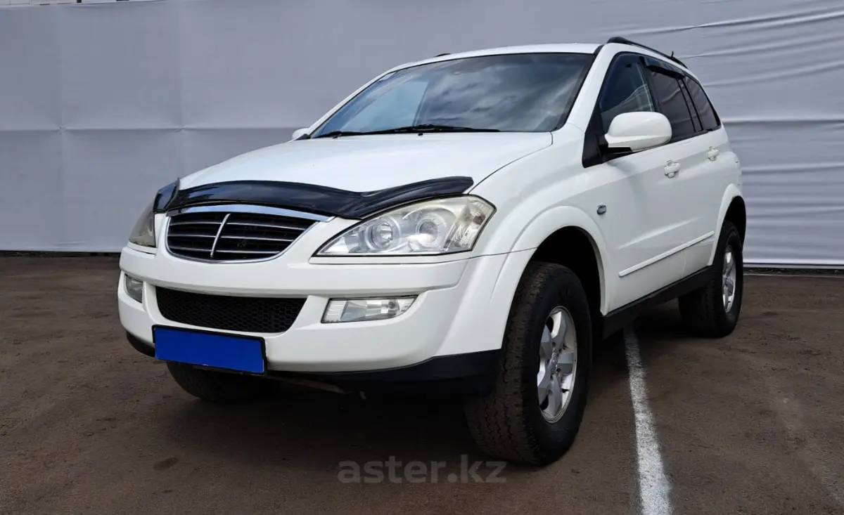 Ssangyong kyron 2012. SSANGYONG Kyron 2008. Кайрон 2013 белый. Кайрон 2013 белый с дугами. Семиместный Санг енг Кайрон.