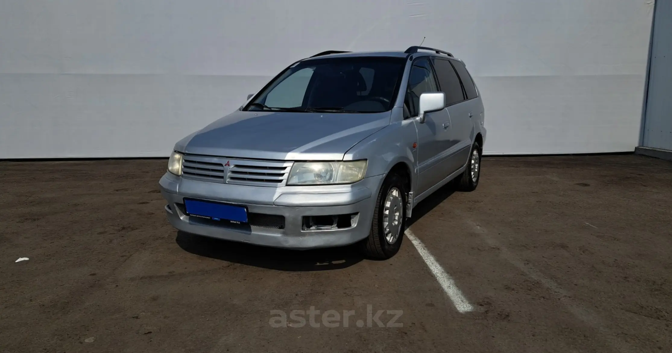 Mitsubishi Space Wagon 2001