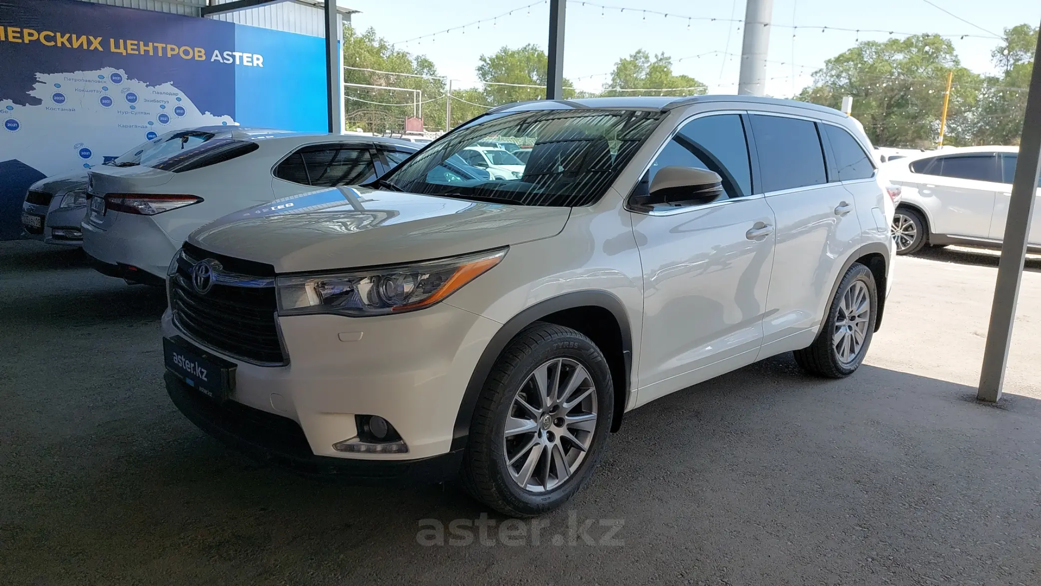 Toyota Highlander 2014 Р±РµР»С‹Р№