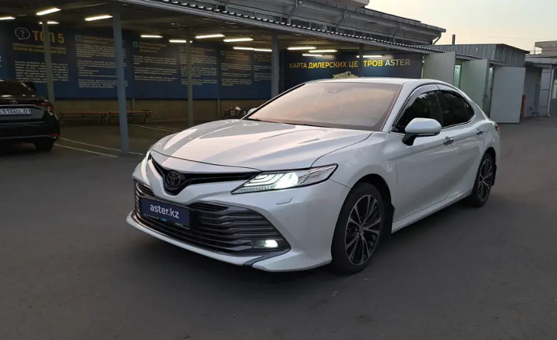Toyota Camry 2020 года за 19 000 000 тг. в Алматы