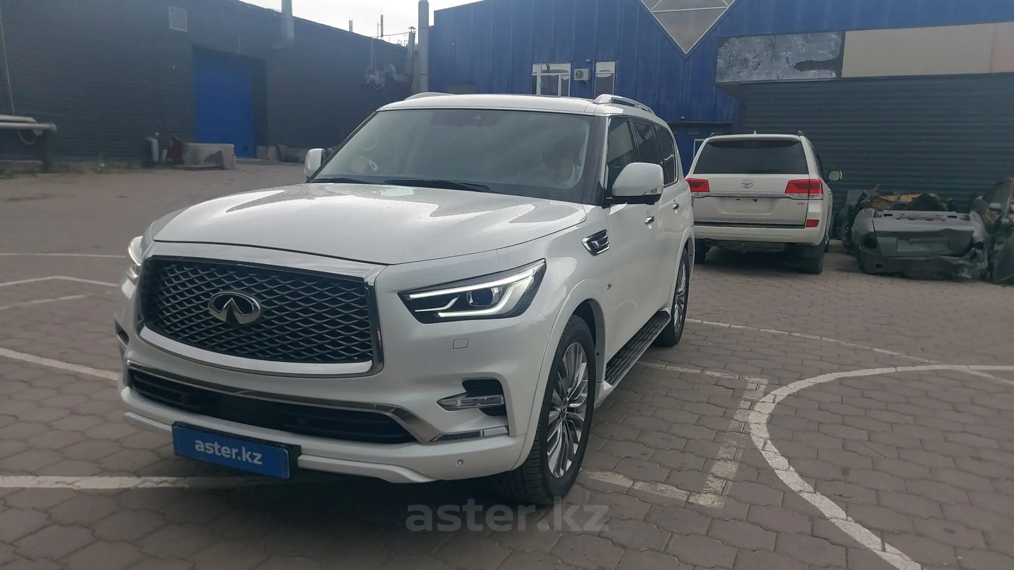 Infiniti QX80 2020