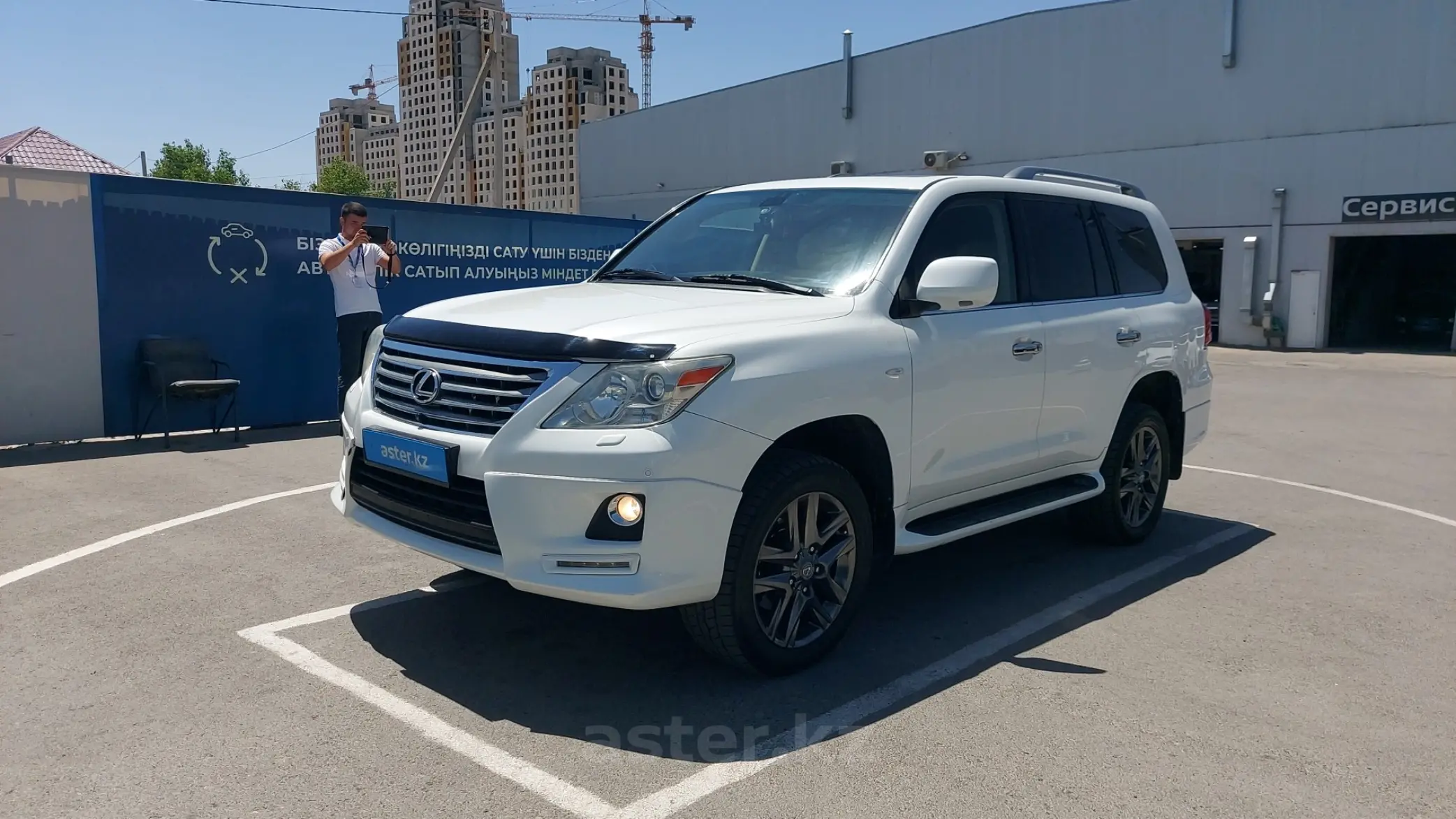 Lexus LX 2010