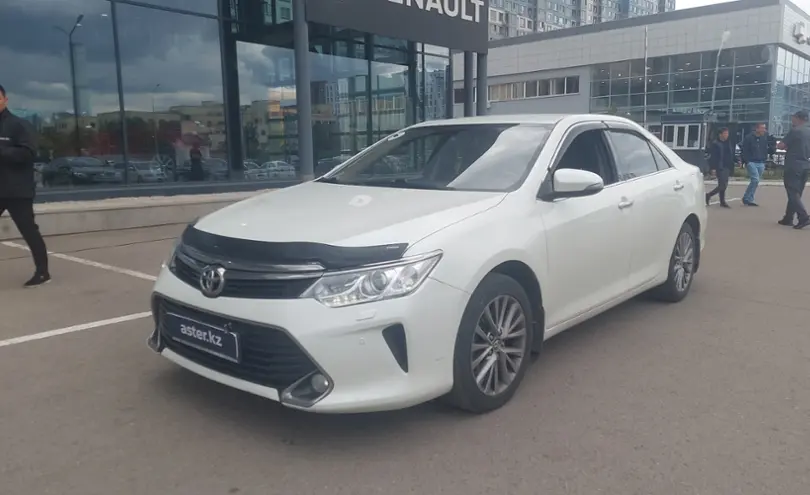 Toyota Camry 2017 года за 14 500 000 тг. в Астана