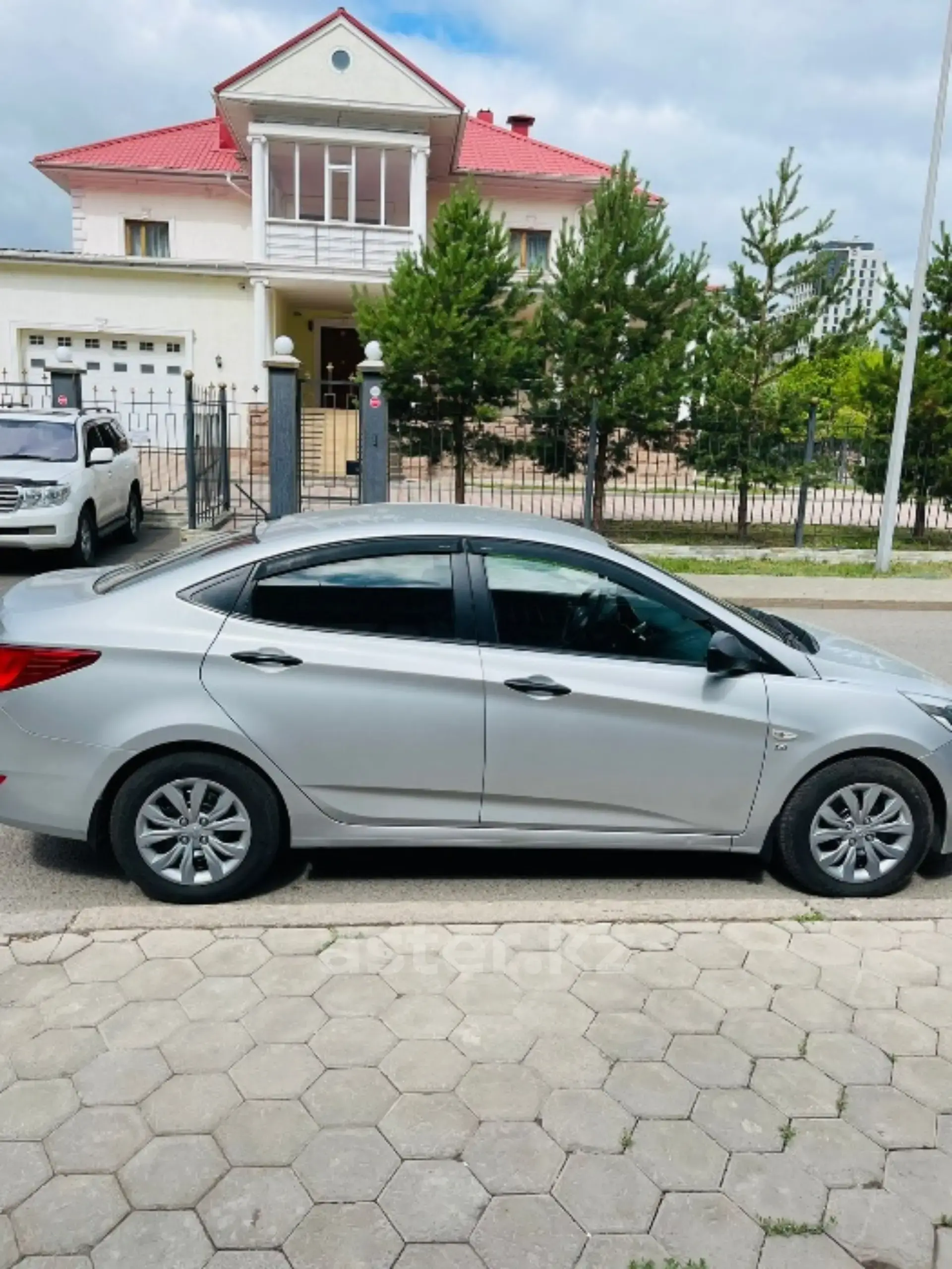 Hyundai Accent 2015