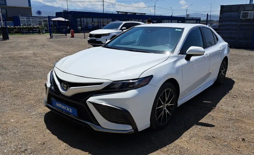 Toyota Camry 2021 года за 15 500 000 тг. в Алматы