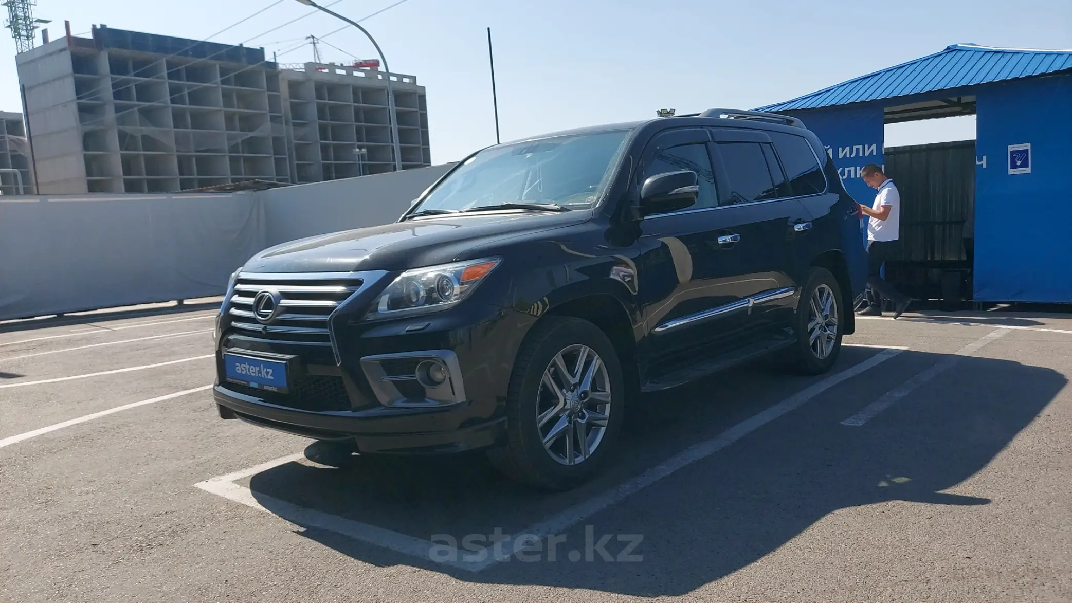 Lexus LX 2012