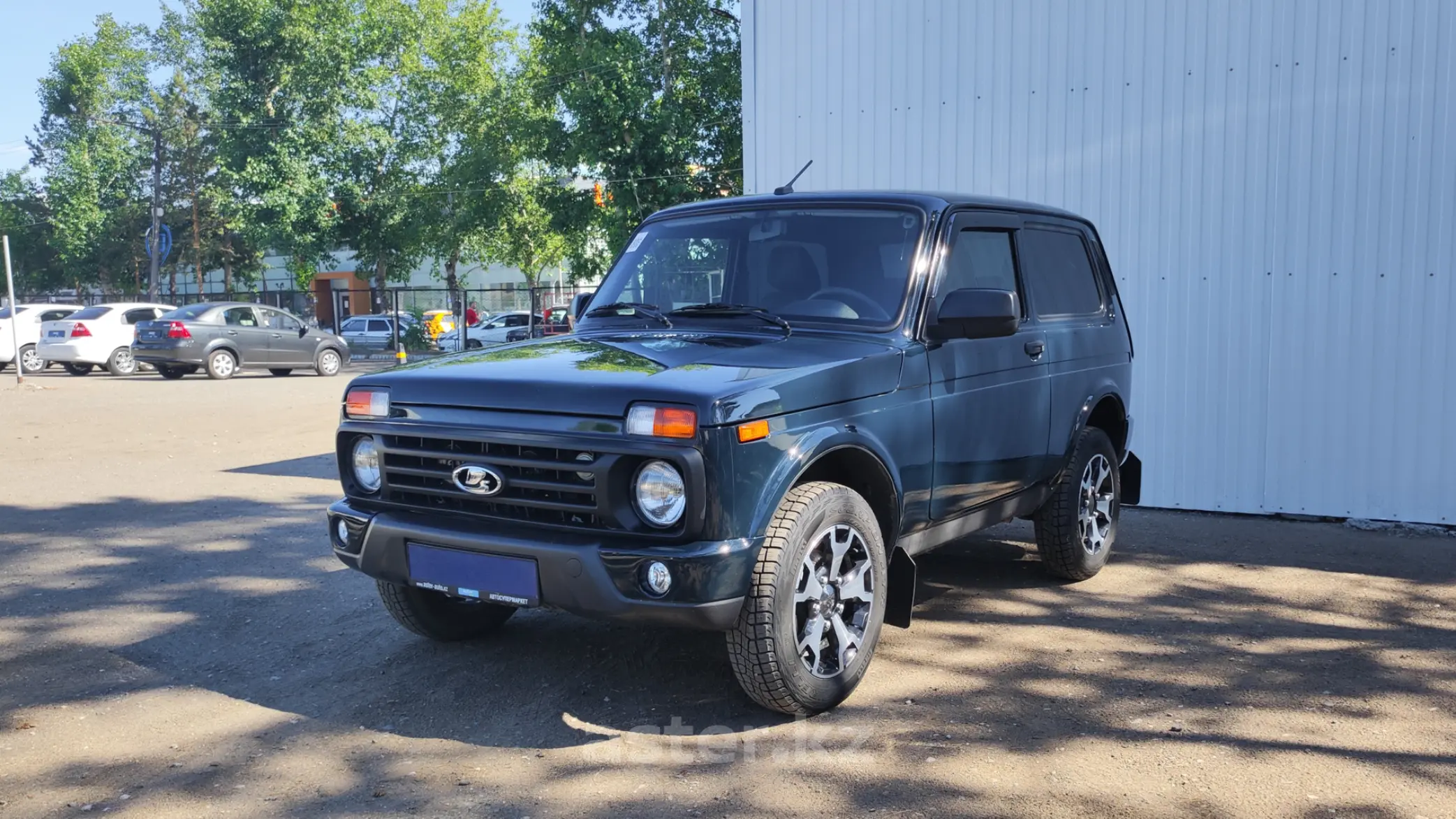 ваз 2131 серебристый. купить машину за 300 тысяч тенге. клиренс нива 2131. 2112 купе робин гуд. ваз-21099 седан.