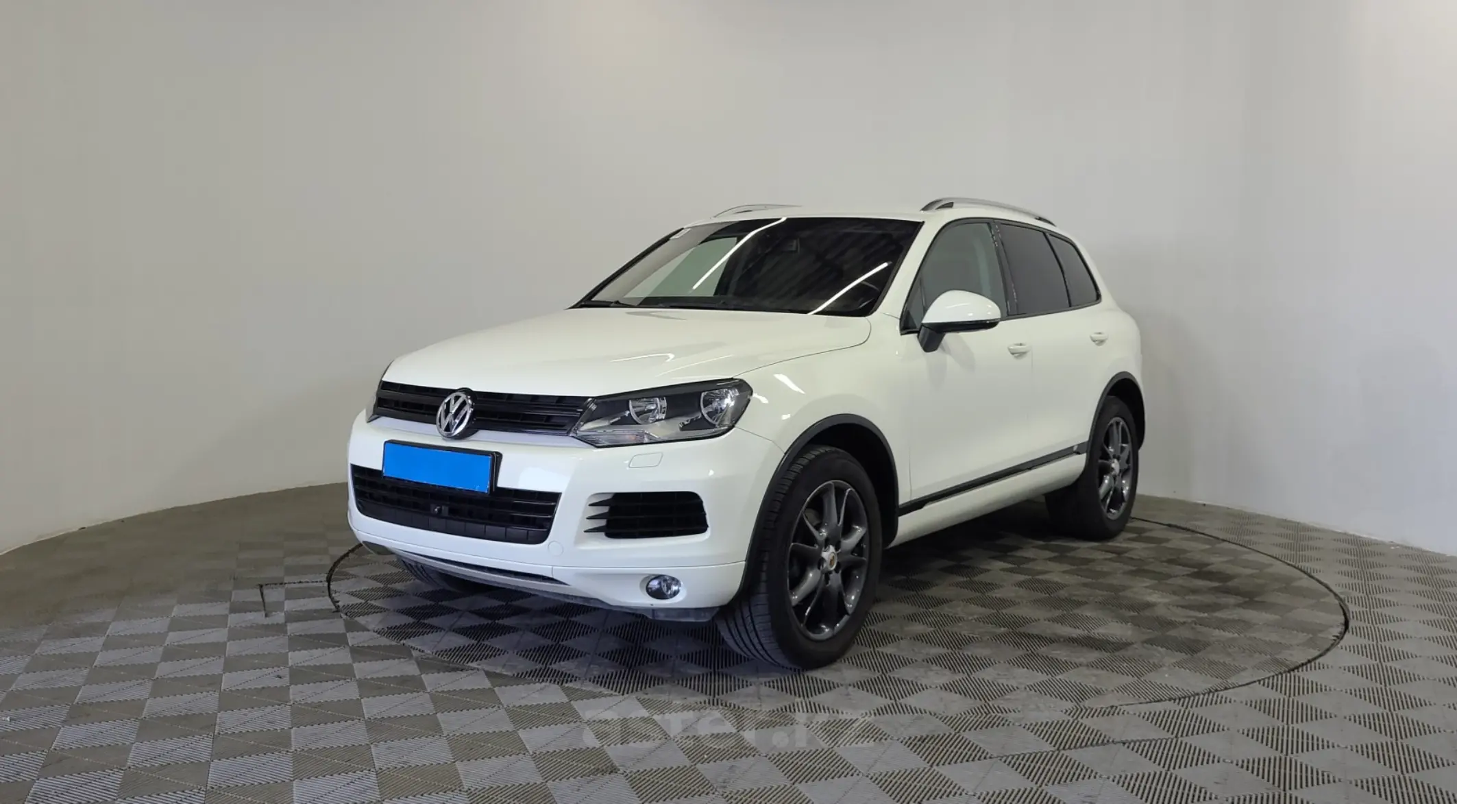 Volkswagen Touareg 2011 Р±РµР»С‹Р№