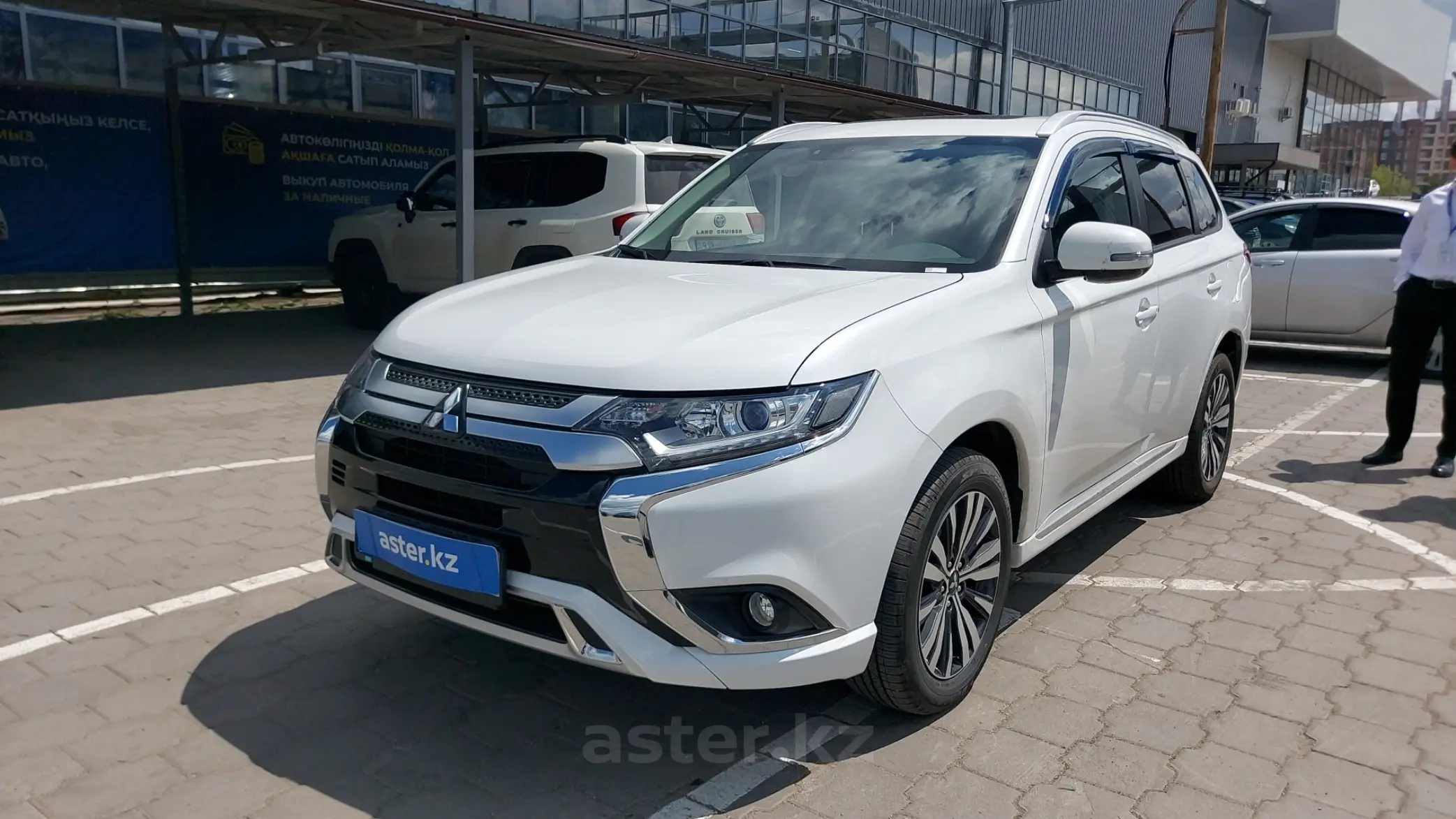 Купить Mitsubishi Outlander 2022 года в Караганде, цена 15800000 тенге.  Продажа Mitsubishi Outlander в Караганде - Aster.kz. №c860528