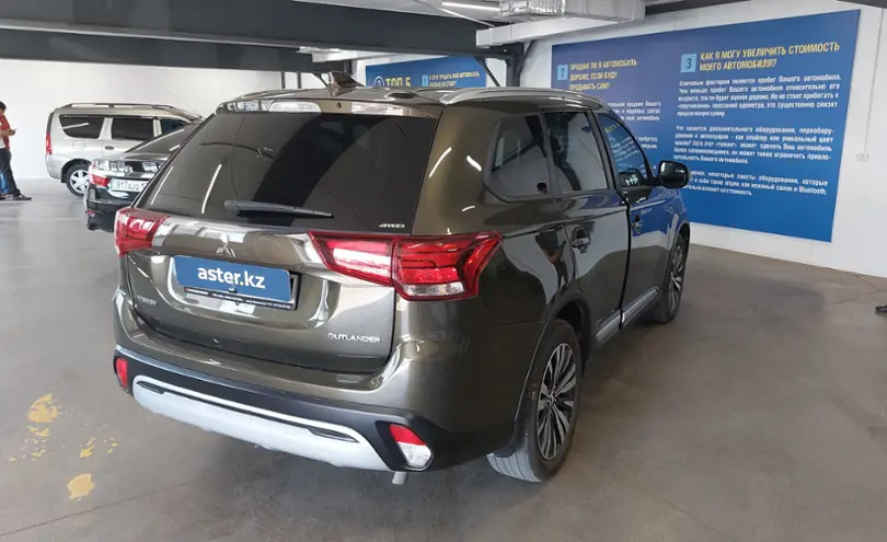 Mitsubishi Outlander 2018 года за 12 590 000 тг. в Астана фото 3