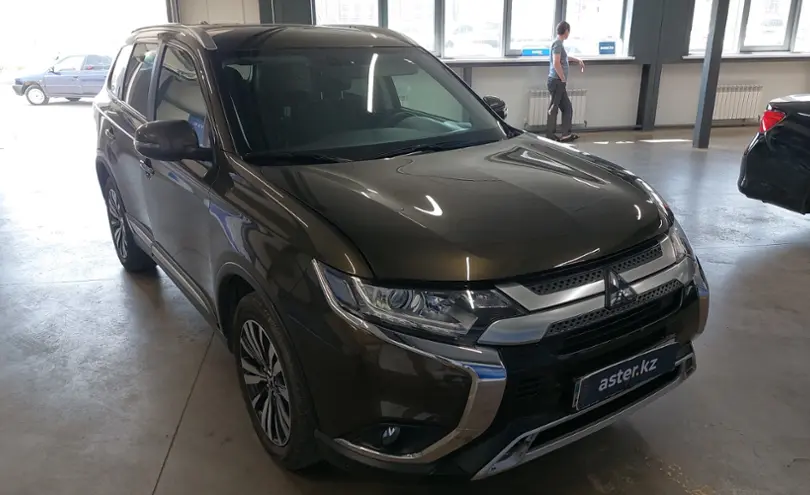 Mitsubishi Outlander 2018 года за 12 590 000 тг. в Астана фото 2