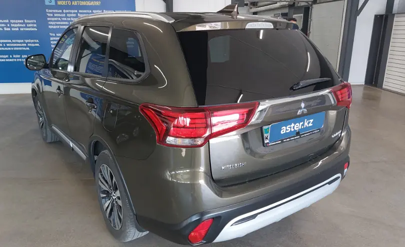 Mitsubishi Outlander 2018 года за 12 590 000 тг. в Астана фото 4