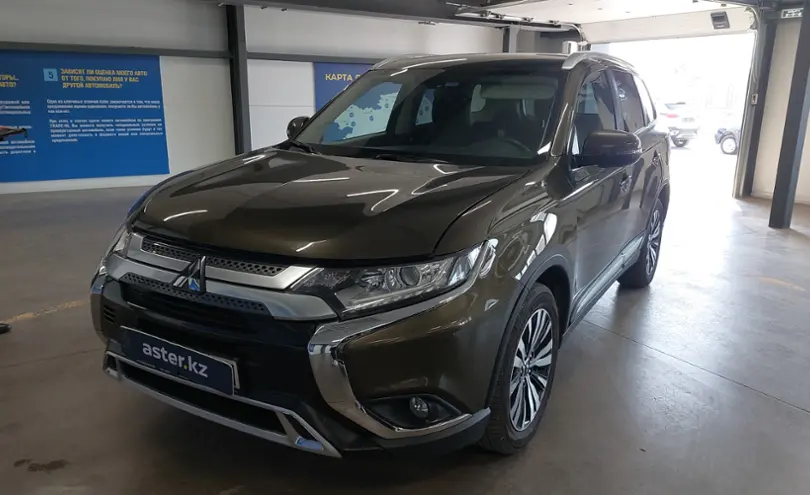 Mitsubishi Outlander 2018 года за 12 590 000 тг. в Астана фото 1