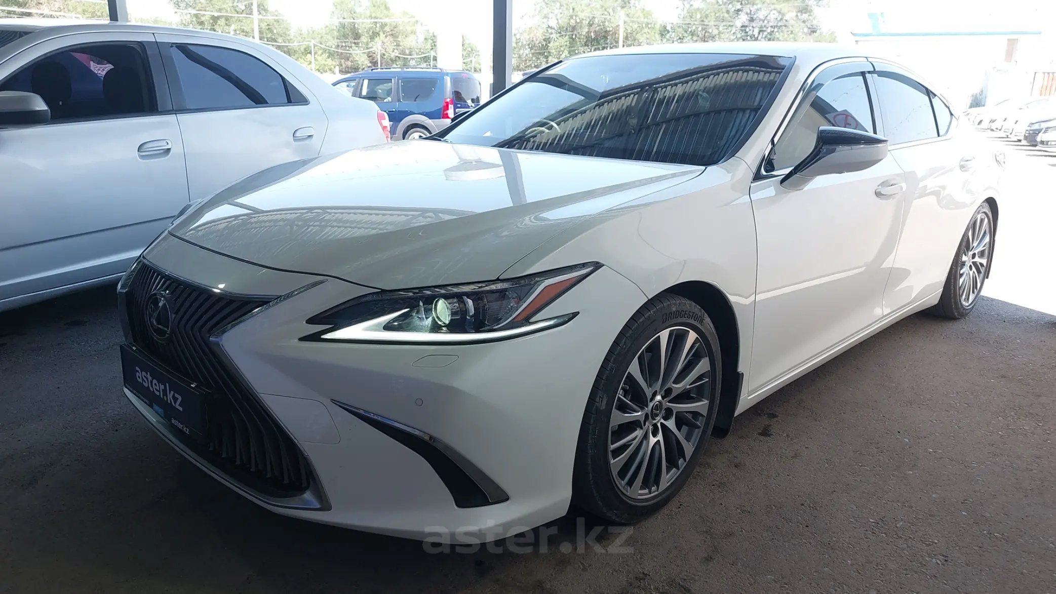 Lexus ES 2019