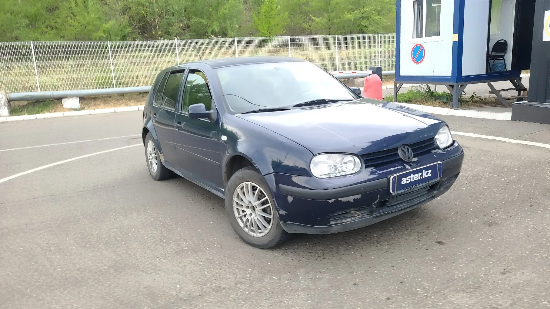 Volkswagen golf 2000 года. Фольксваген гольф 4 r17. Golf 4 r16. Черный гольф 4 2000. Golf 4 колеса 17.