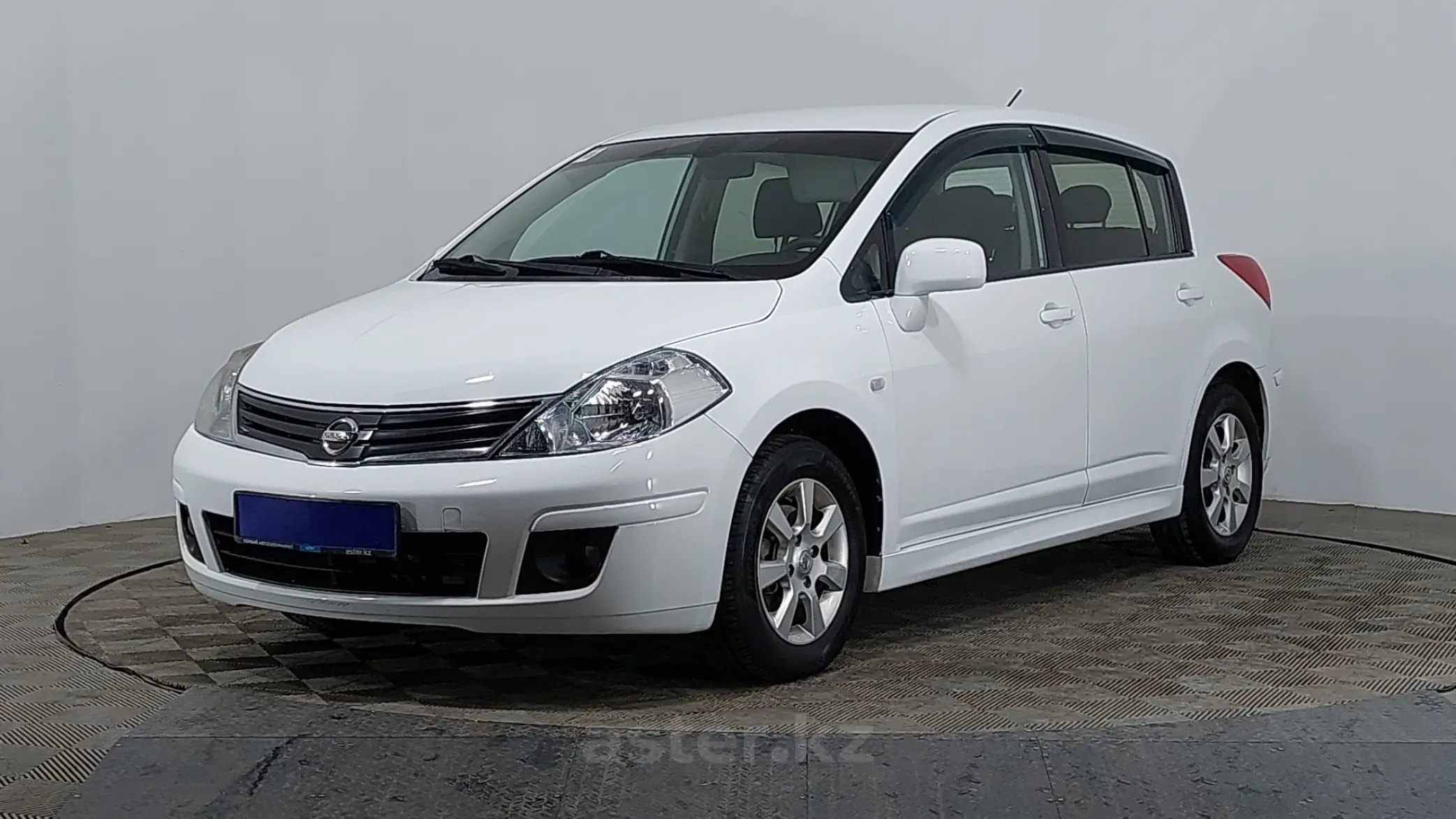 Nissan Tiida 2011