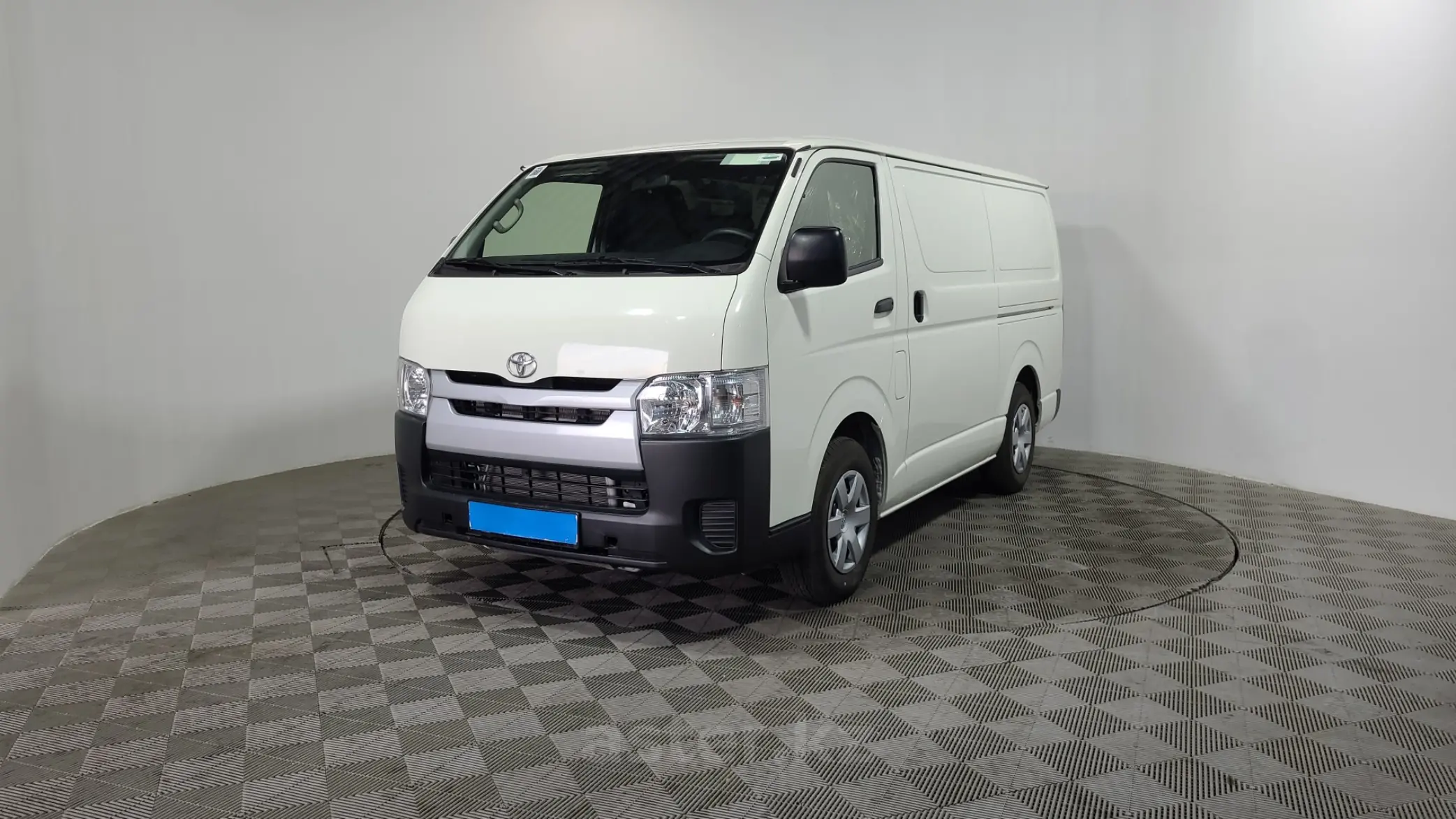 Toyota HiAce 2022