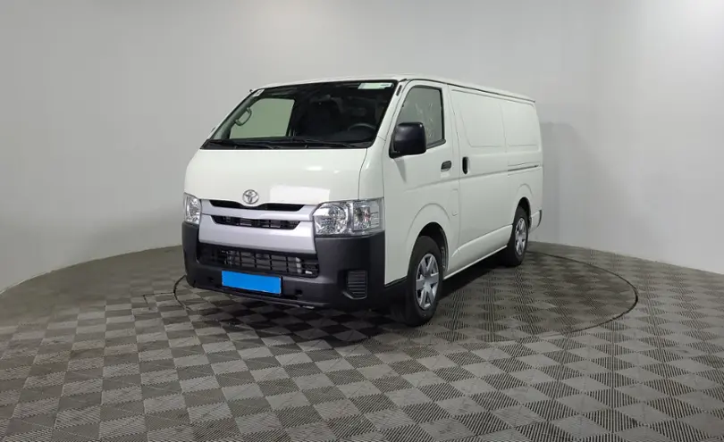 Toyota HiAce 2022 года за 19 158 000 тг. в Алматы