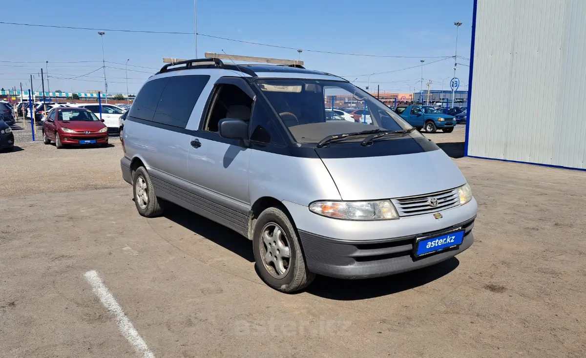 Минивэн алматы. Toyota Estima 1995 салон.