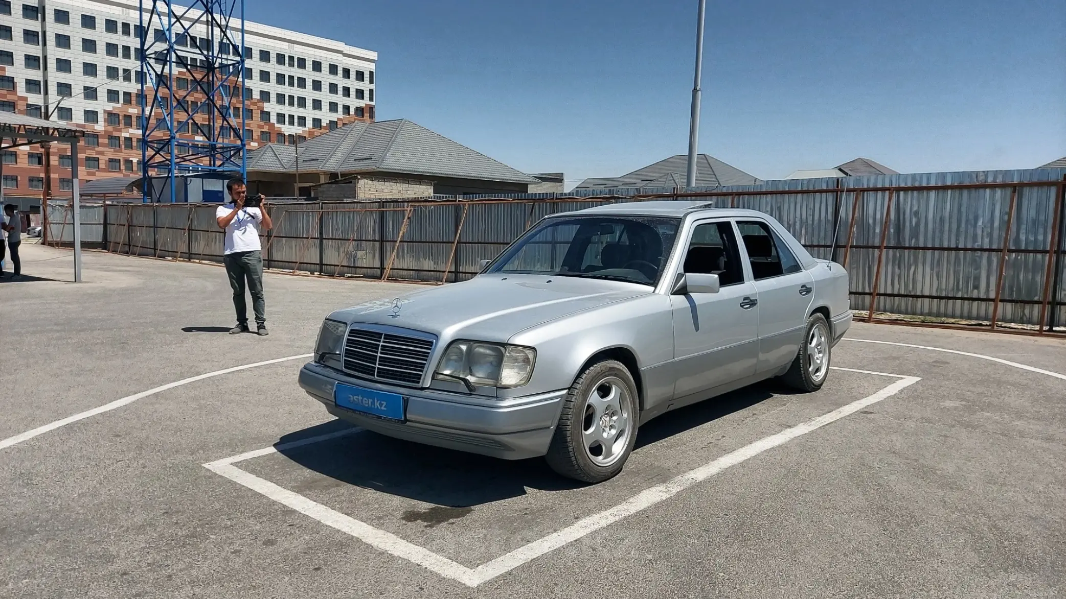 Мерседес w124. Мерседес 1995. Мерседес за 1500000.