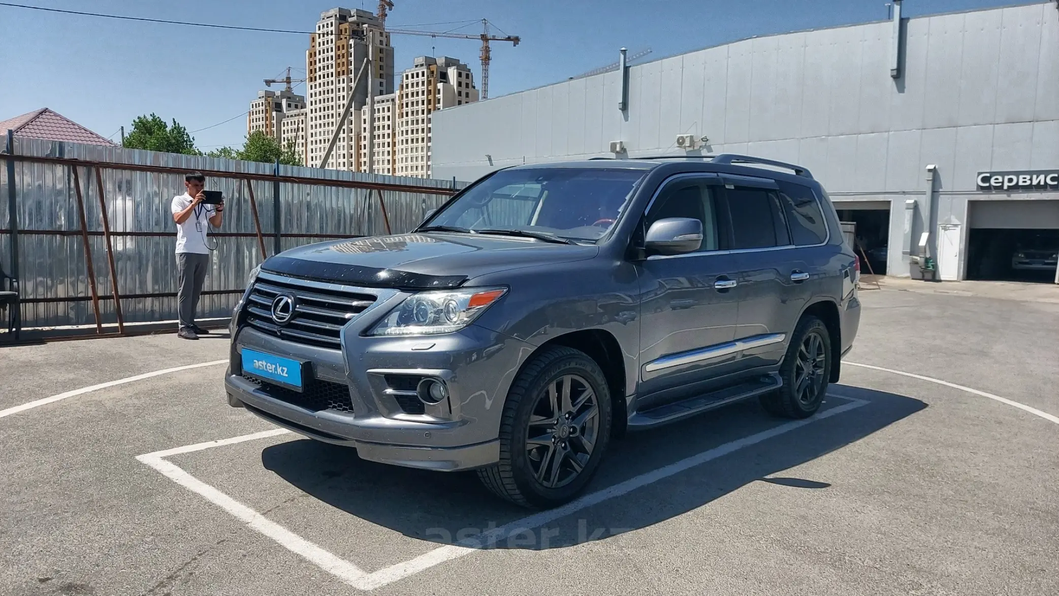 Lexus LX 2012