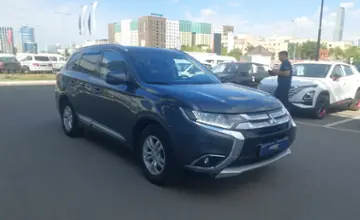 Mitsubishi Outlander 2017 года за 10 000 000 тг. в Астана фото 2