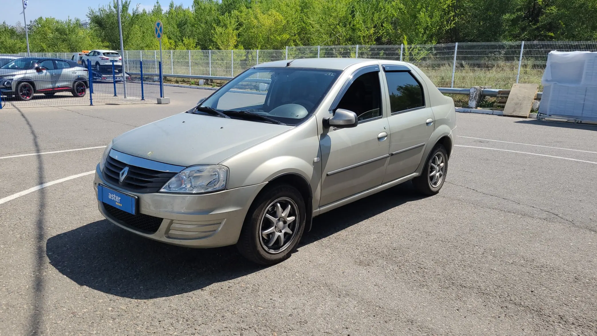 Renault Logan 2013