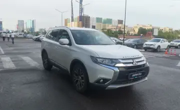 Mitsubishi Outlander 2015 года за 10 000 000 тг. в Астана фото 2