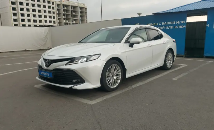 Toyota Camry 2020 года за 14 000 000 тг. в Алматы