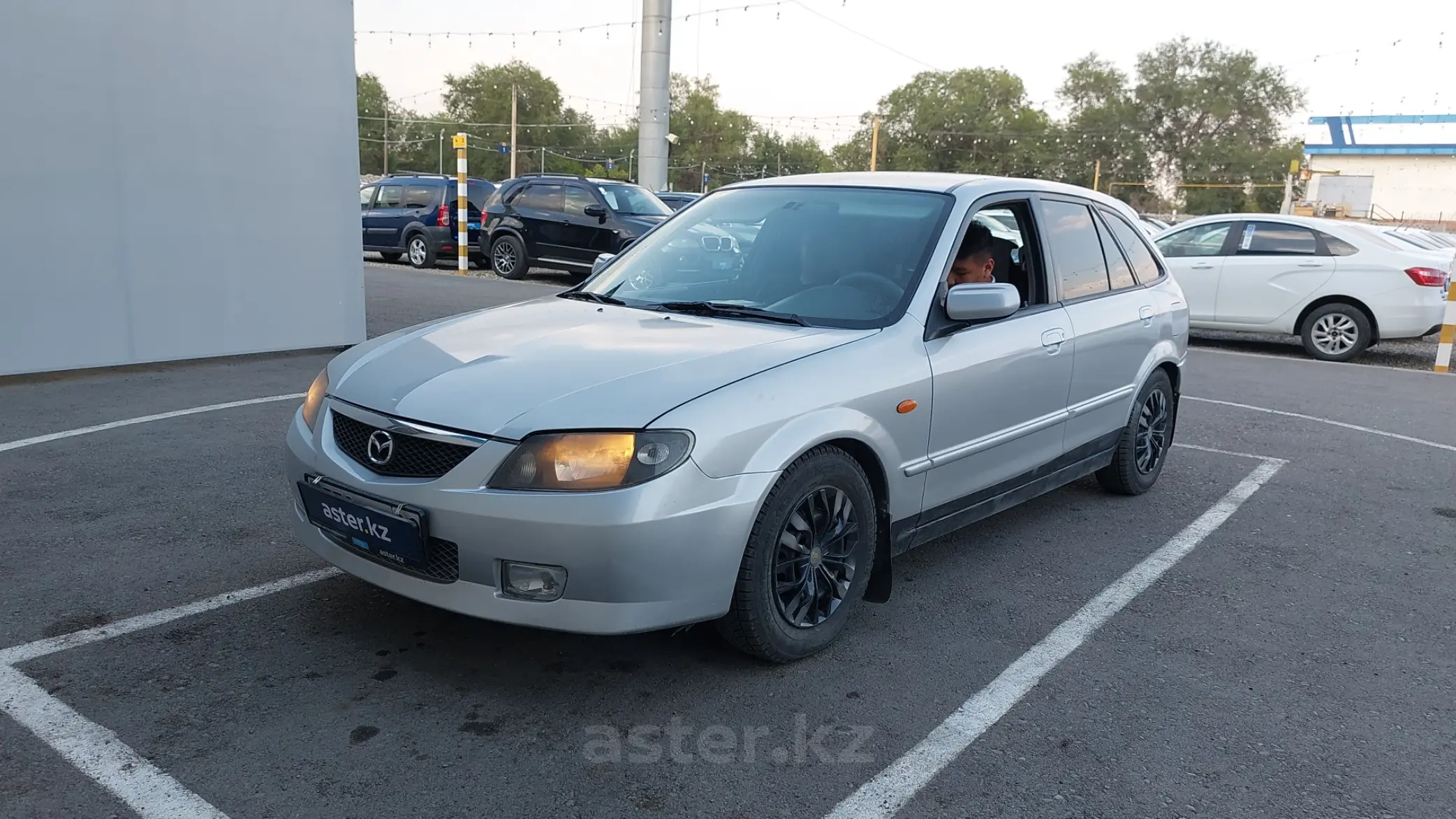 Mazda 323 2003