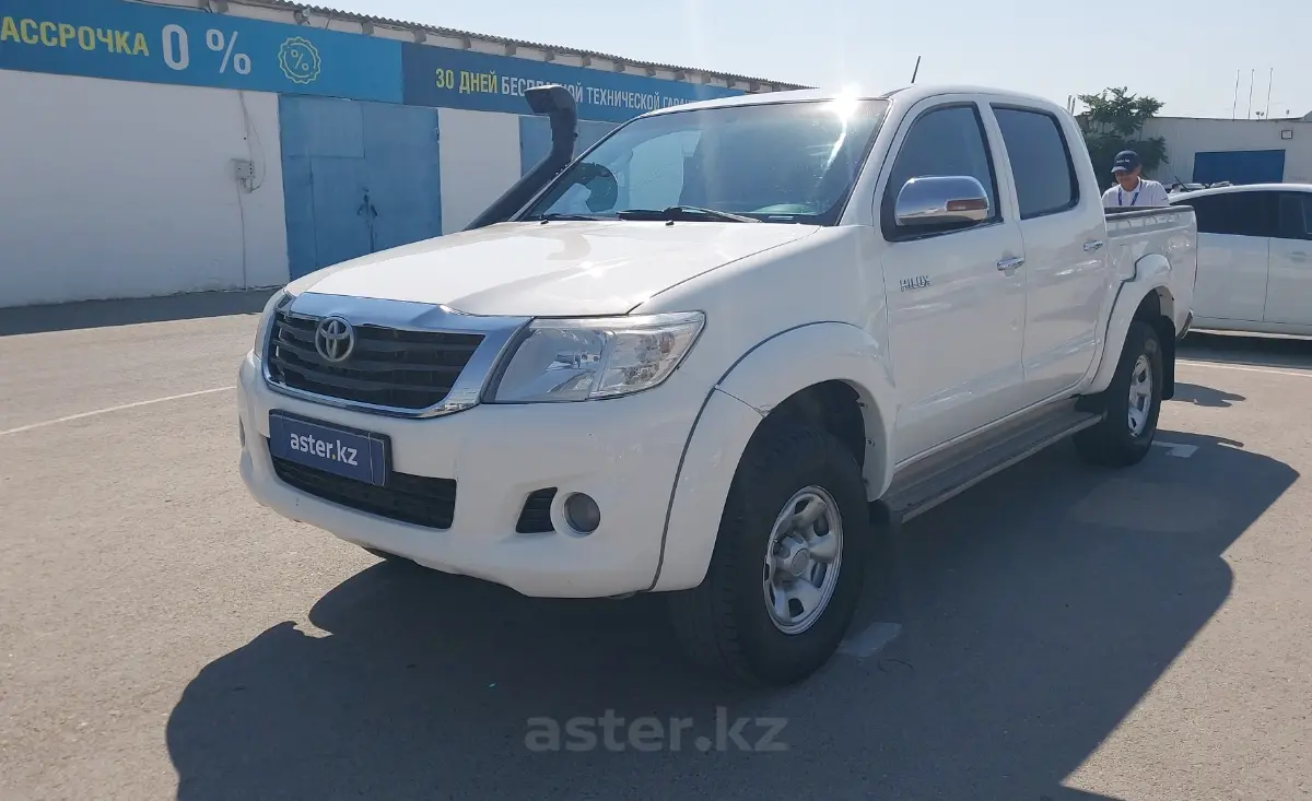 Тойота хайлюкс на механике. Toyota hilux 2013 салон. Toyota hilux. Тойота хайлюкс 8. Тойота хайлюкс на механике.