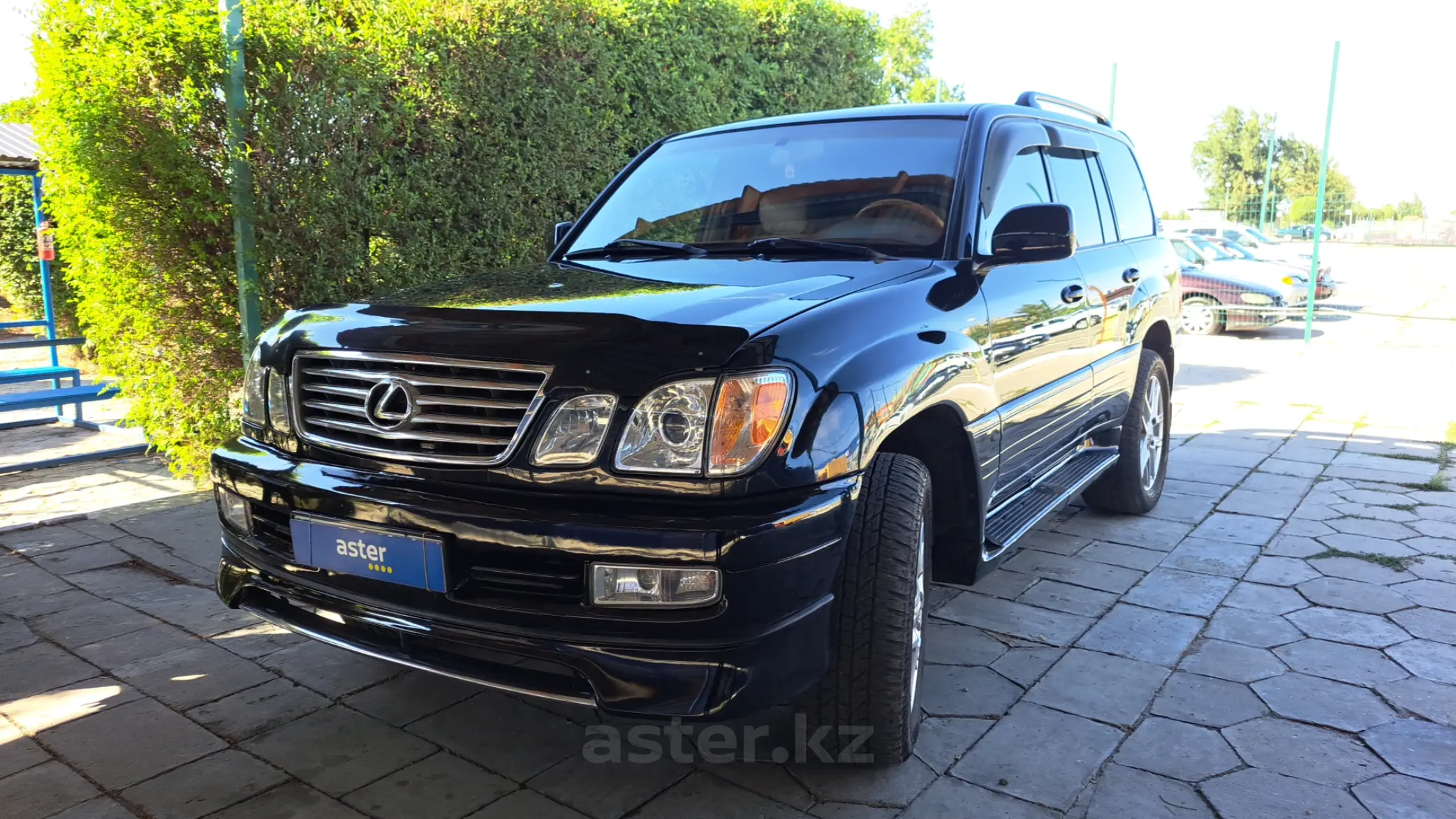 Lexus LX 2000