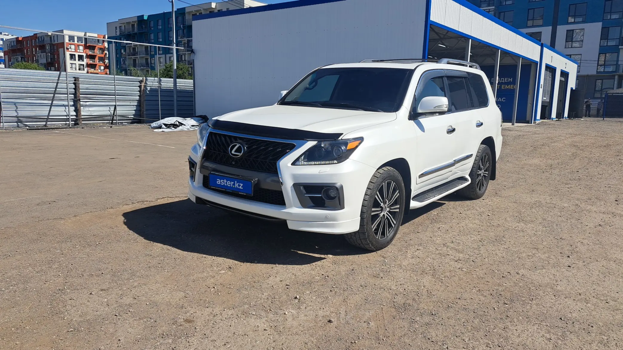 Lexus LX 2011